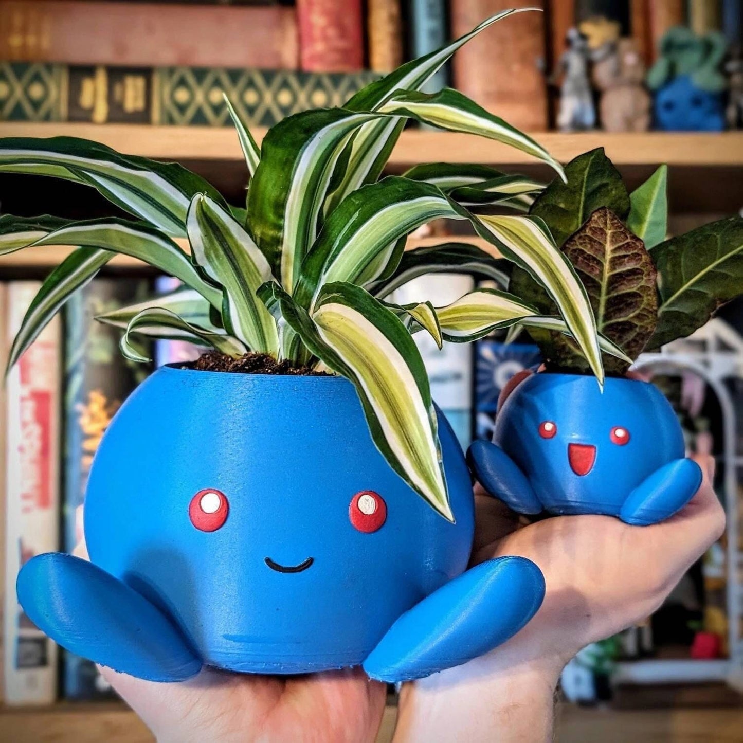 Pokemon Oddish Planter Pot - Cute Flower Pot - Pen Holder - 3D Printed - Various Sizes & Expressions - Gift for Pokemon Fans - Desk Decor